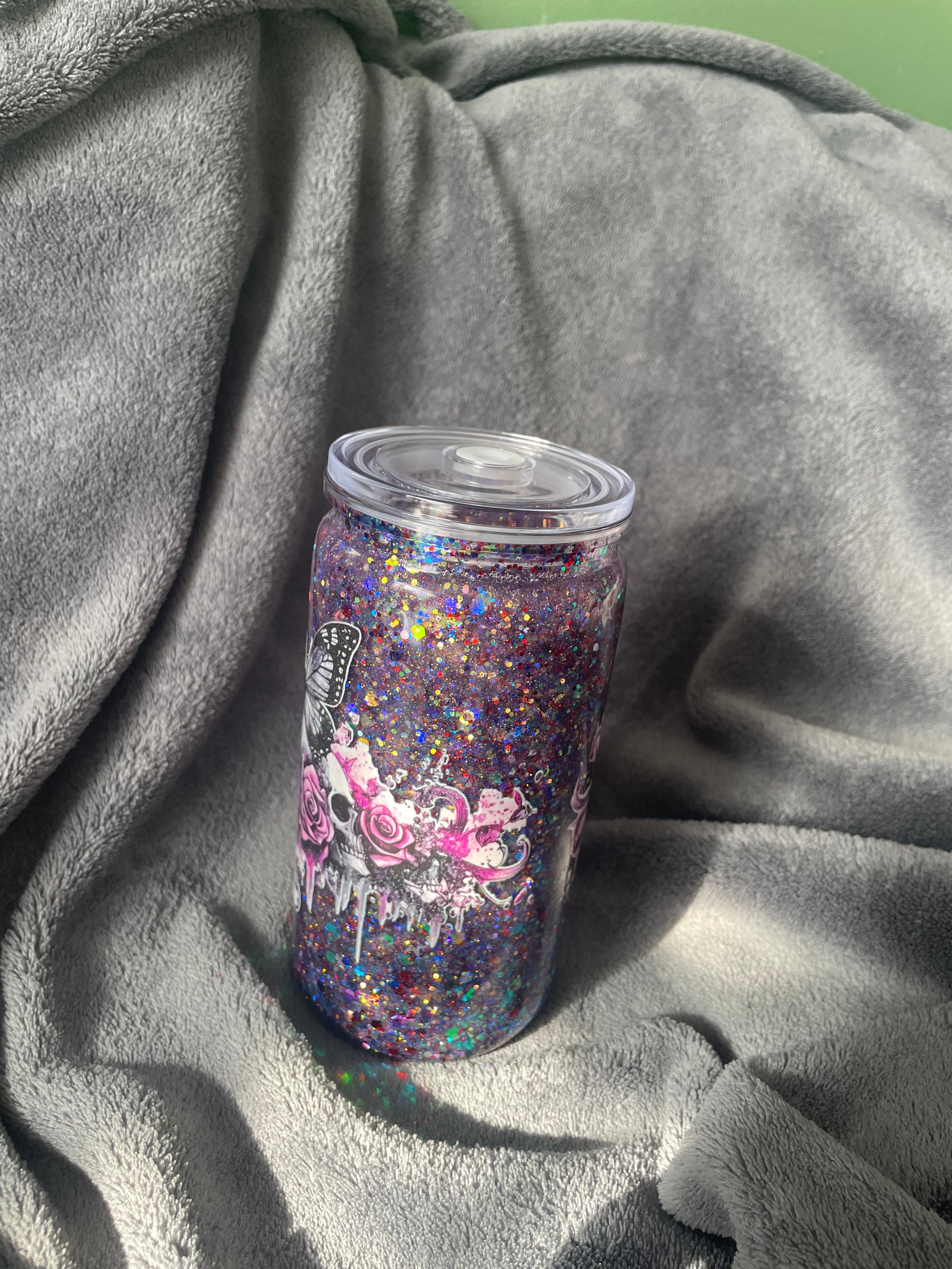 ❄️✨ Gothic Snowglobe Glass Tumbler – Slow Flow Glitter Edition ✨❄️