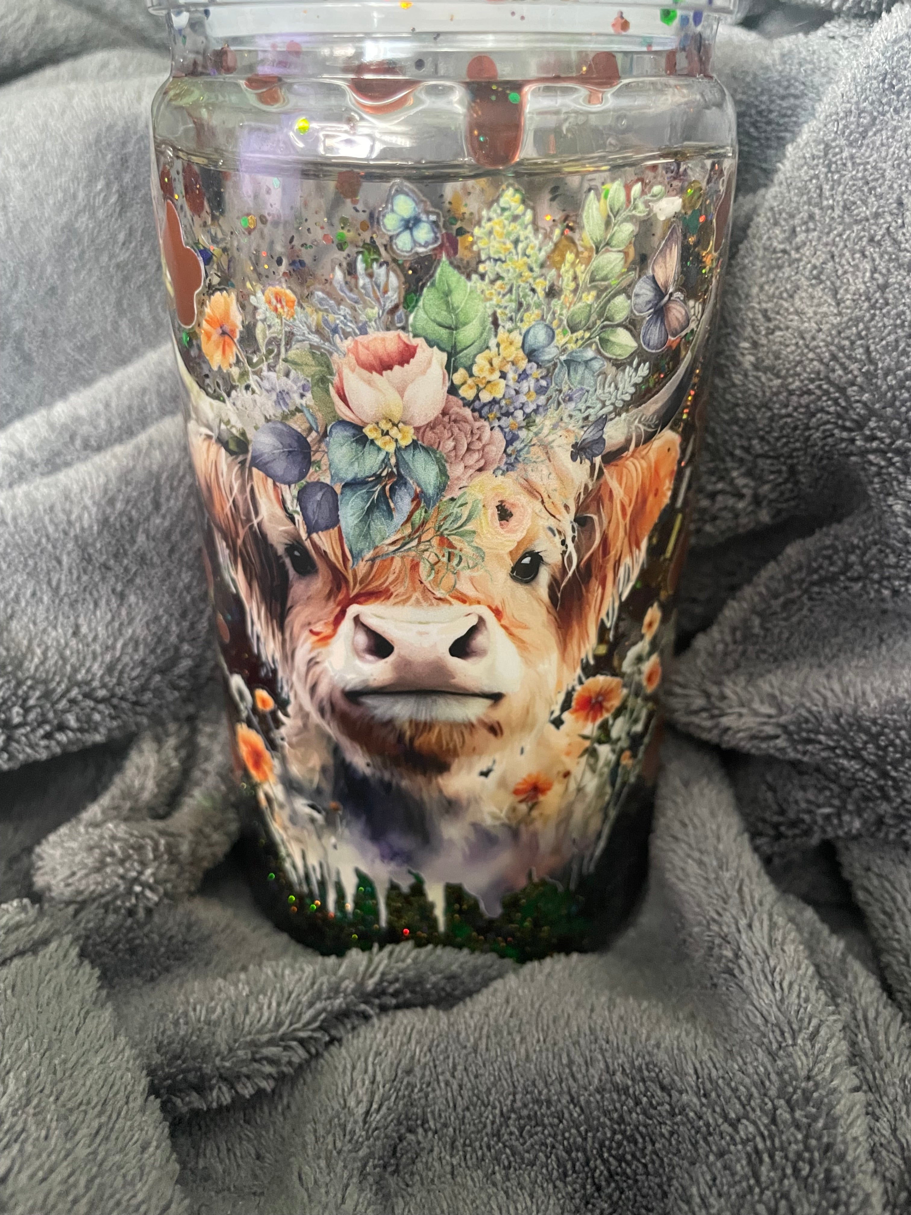 🐮✨ Handmade Highland Cow Snowglobe Tumbler – Slow Flow Glitter Lava Effect ✨🐮