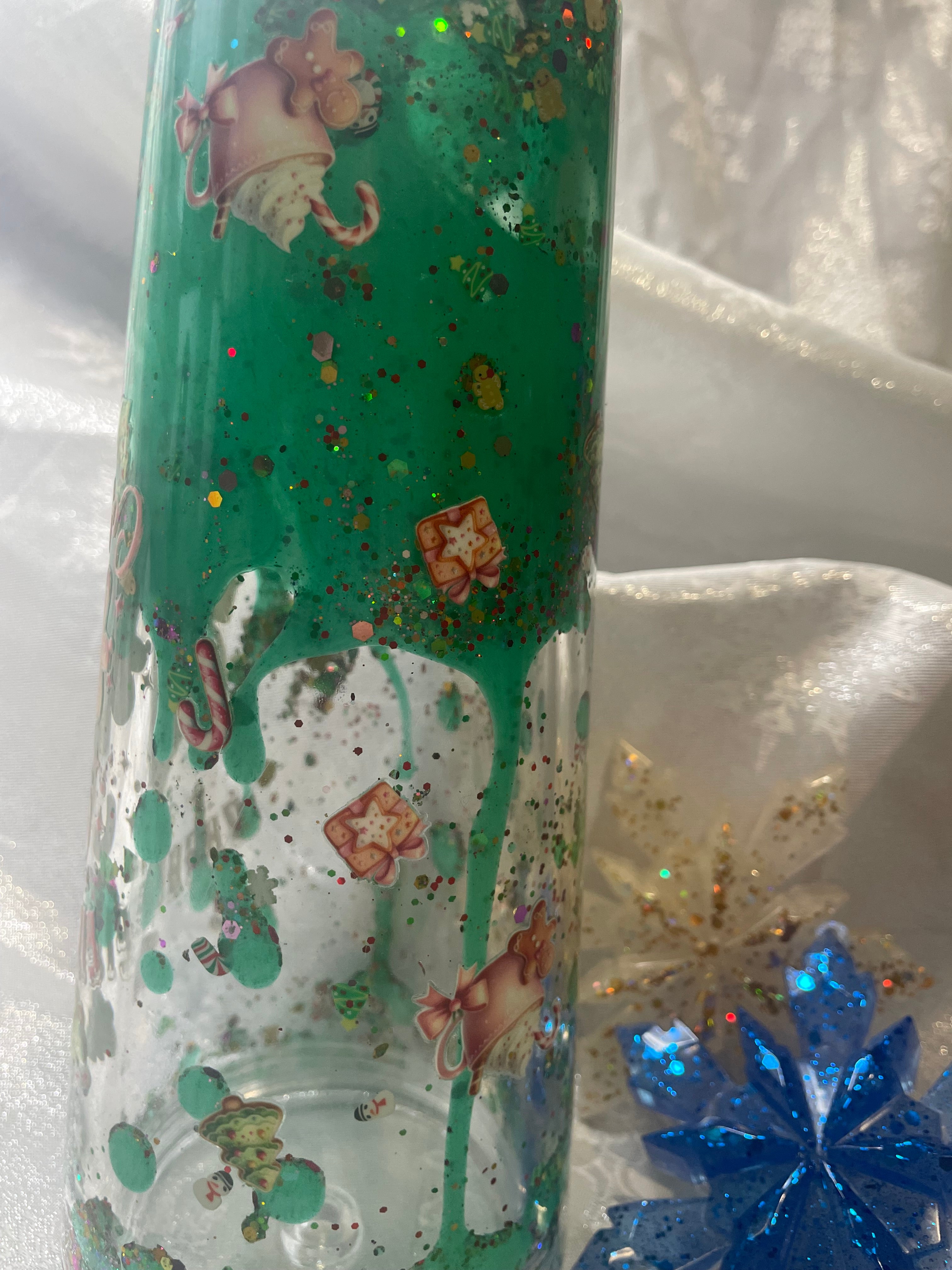 ✨ Christmas Snow Globe 24oz Dual Lava Tumbler – Gingerbread Glitter Wonderland! ✨